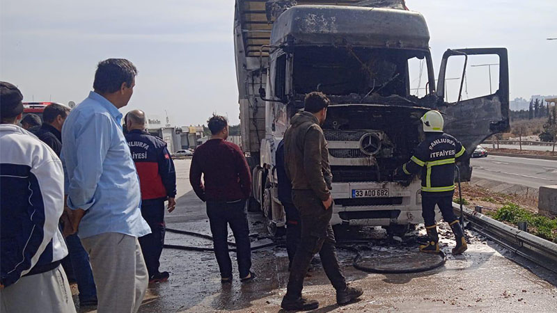 Şanlıurfa’da tır alev alev yandı