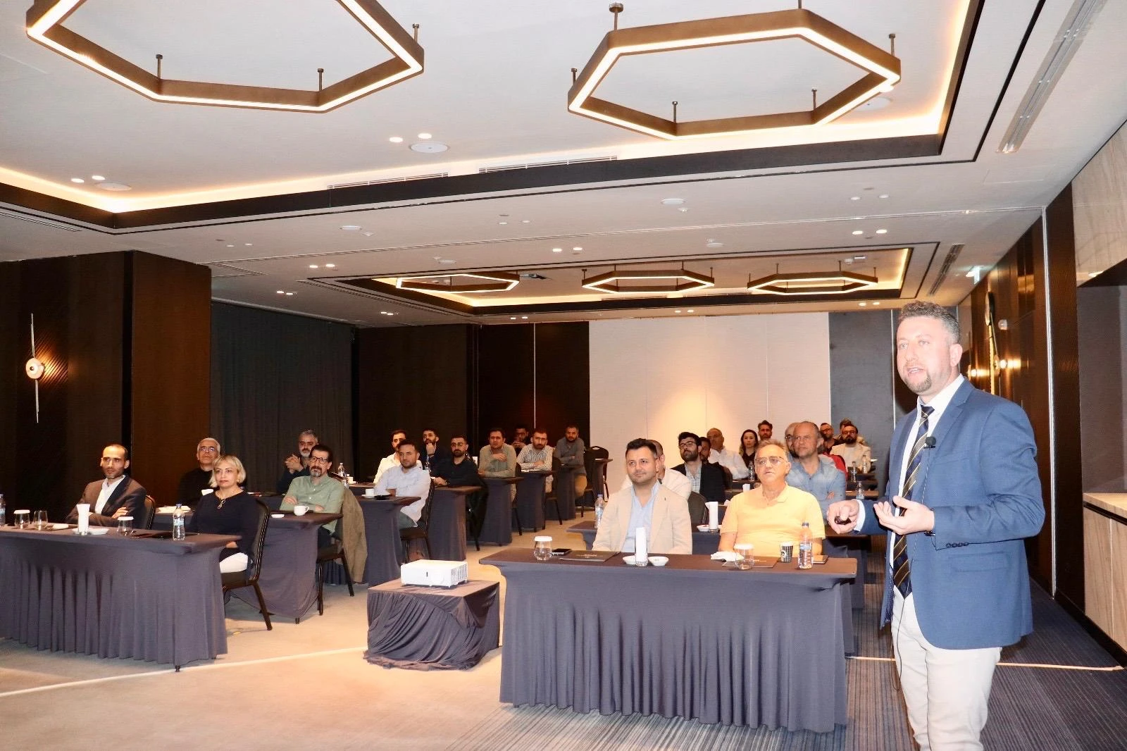 HRÜ’de kardiyoloji uzmanlarından ezber bozan toplantı