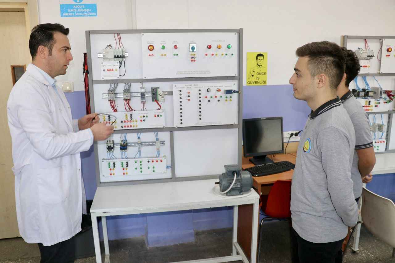 Resmi Gazete’de yayımlandı! Meslek lisesi öğrencilerine verilen paraya düzenleme geldi