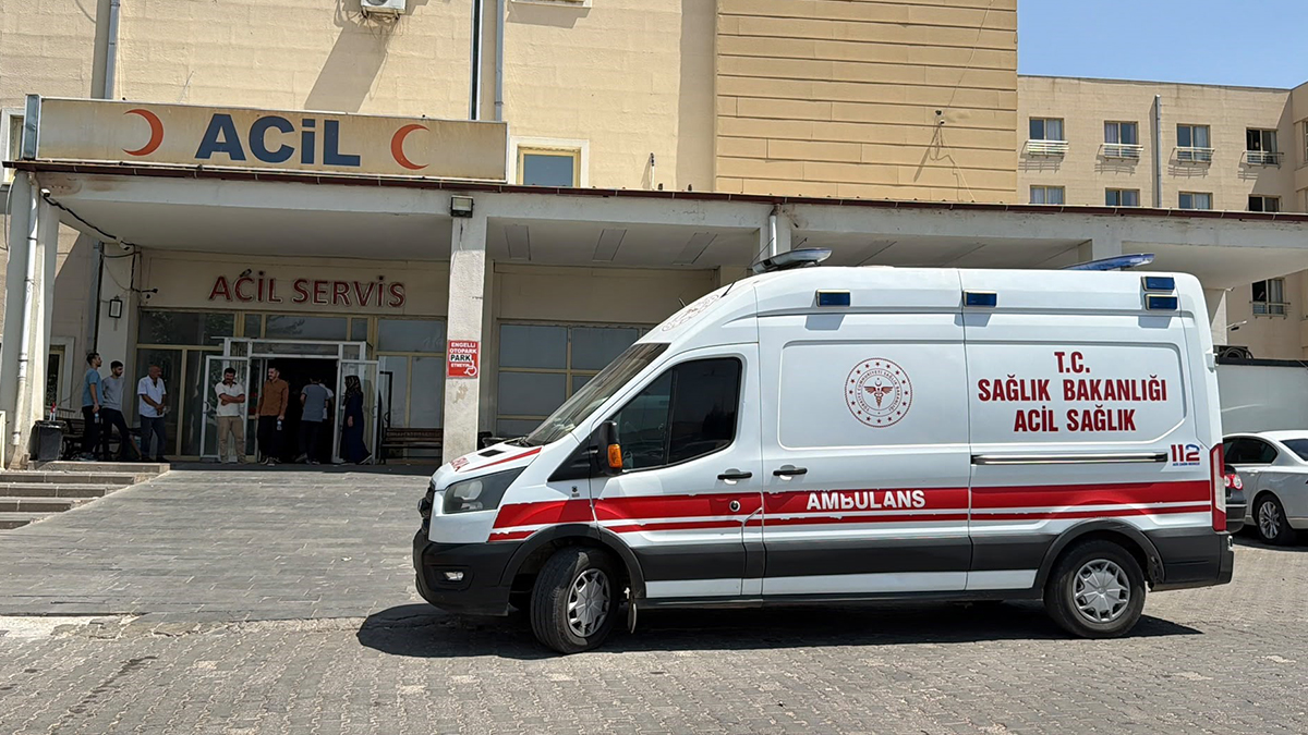 Şanlıurfa’da kontrolden çıkan araç şarampole savruldu