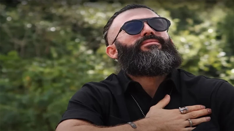 Hakkında soruşturma başlatılmıştı... Turabi yine şarkı yazdı