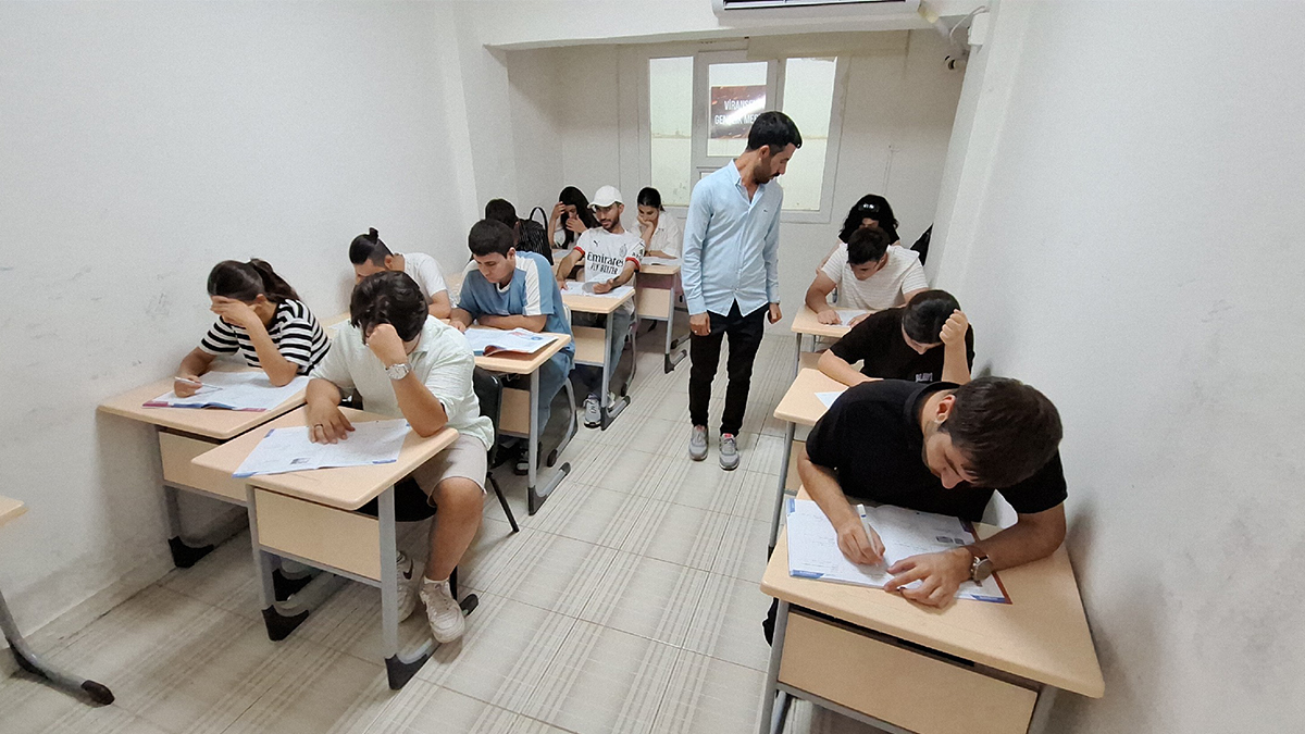 Şanlıurfa'daki kurslar meyvesini verdi: Onlarca öğrenci üniversite yolcusu