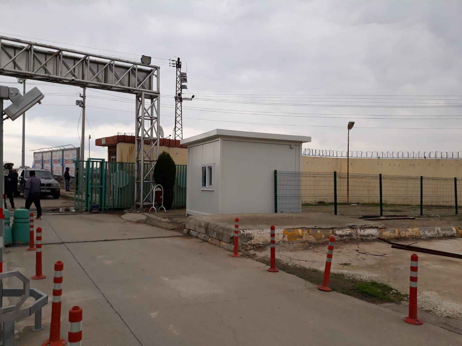 Bakan Bolat duyurdu: Urfa sınırından geçmeye çalışan tırdan çıkanlar şaşırttı!