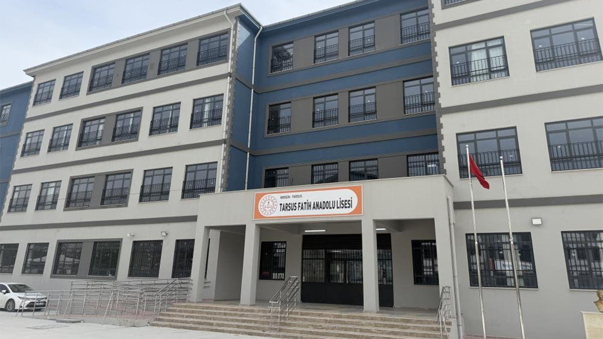 Urfa ve Maraş’tan sonra Mersin: Öğrenci okulda silahla yakalandı