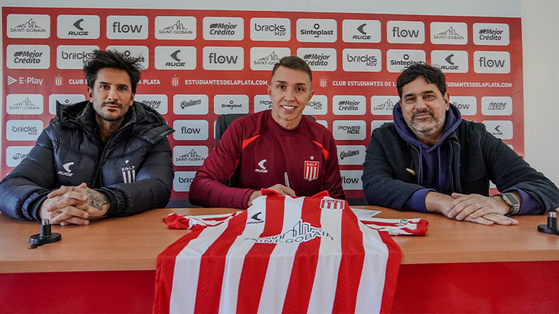 Muslera resmi imzayı attı: 14 yıl sonra bambaşka forma