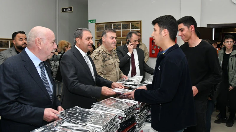 Vali Şıldak gençlerle buluştu: "Eğitim her zaman önceliğimiz"