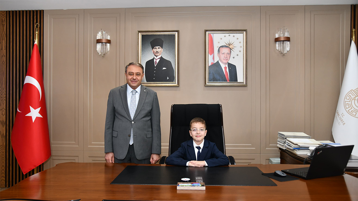 Vali Şıldak makamını Mehmet’e devretti!