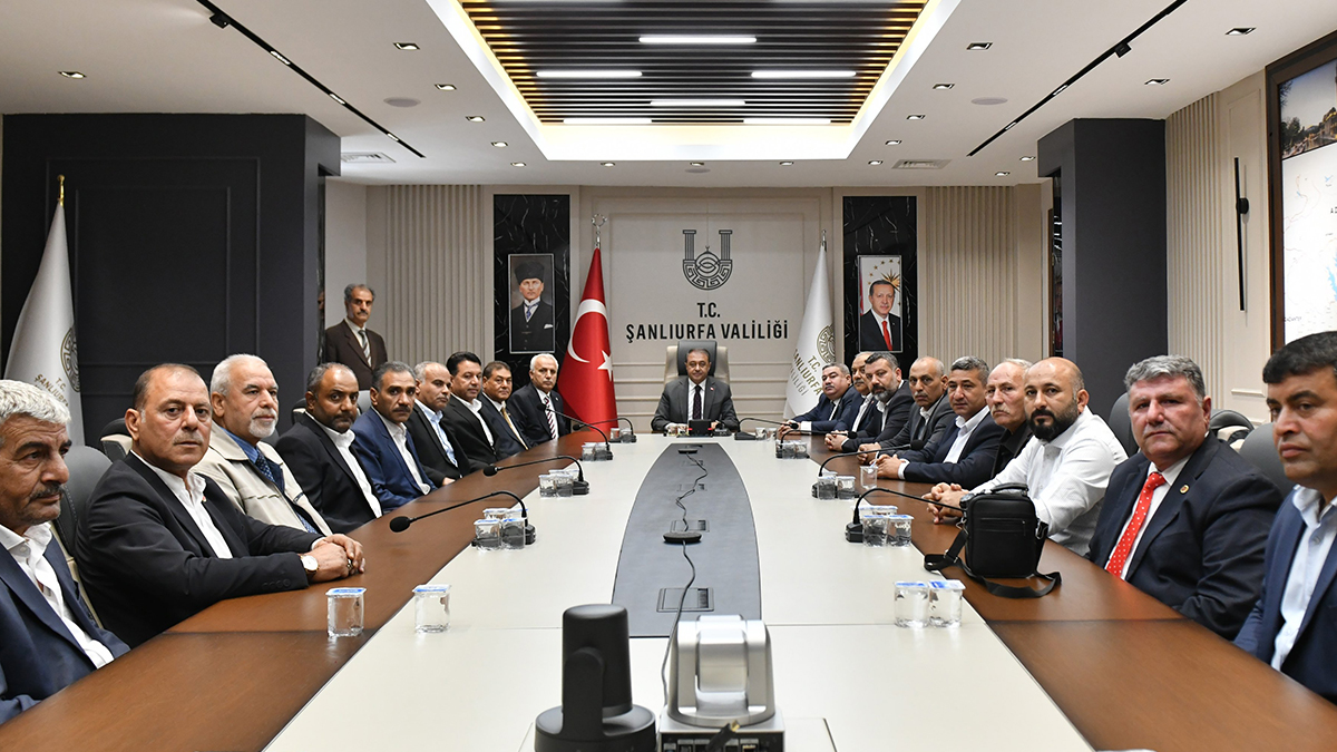 Vali Şıldak muhtarları ağırlayıp tebrik etti!