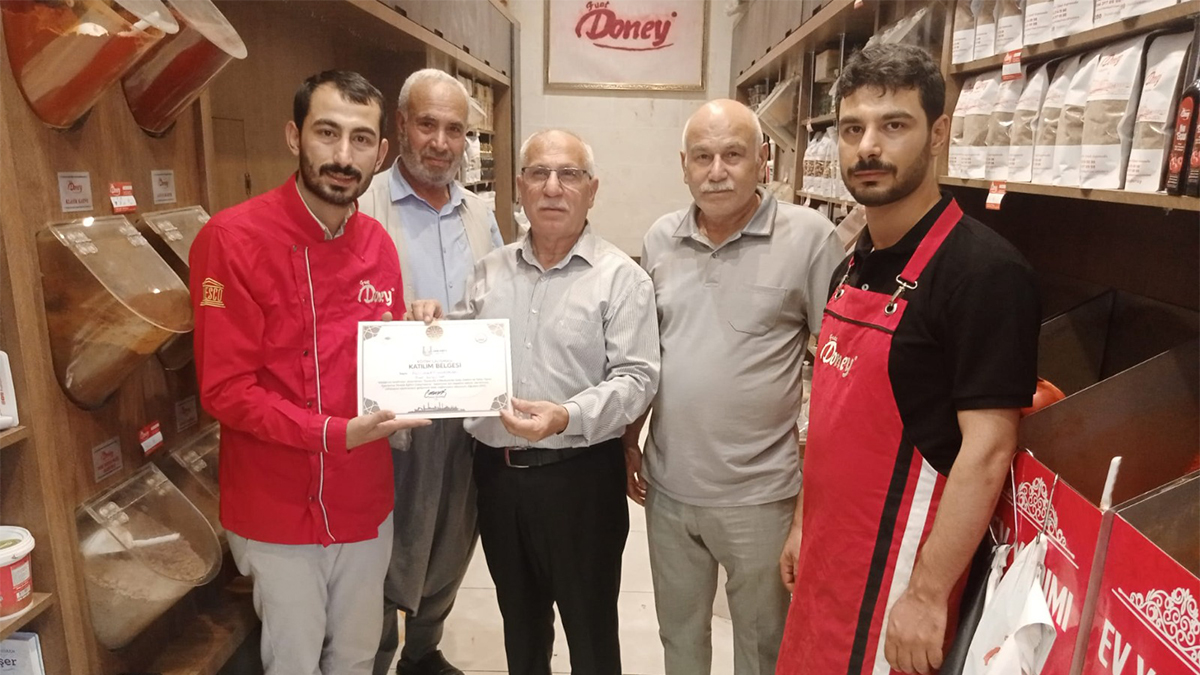Şanlıurfa’da esnafa eğitim sonrası belgeleri verildi