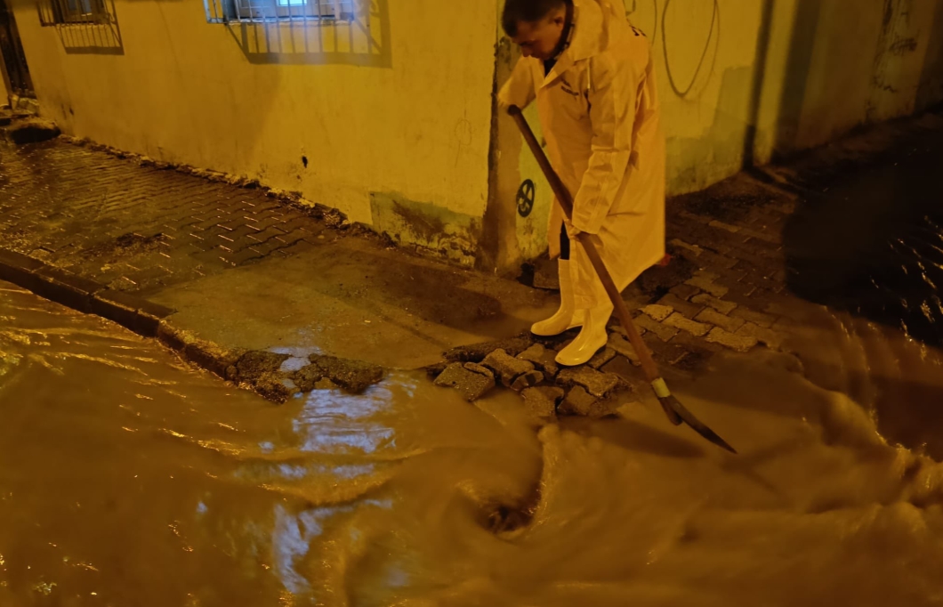 Şanlıurfa'nın ilçesinde ekipler teyakkuzda...