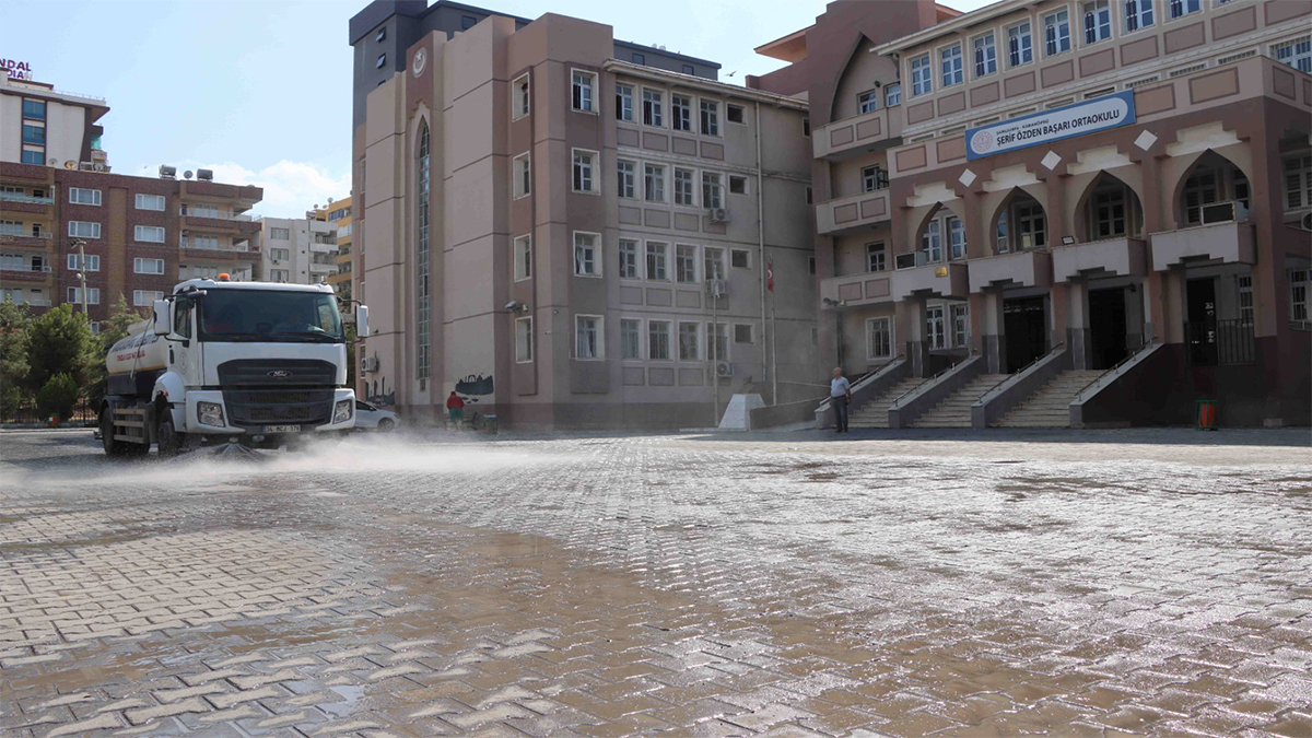 Veliler gözünüz arkada kalmasın! Karaköprü’de okullar öyle bir temizlendi ki...