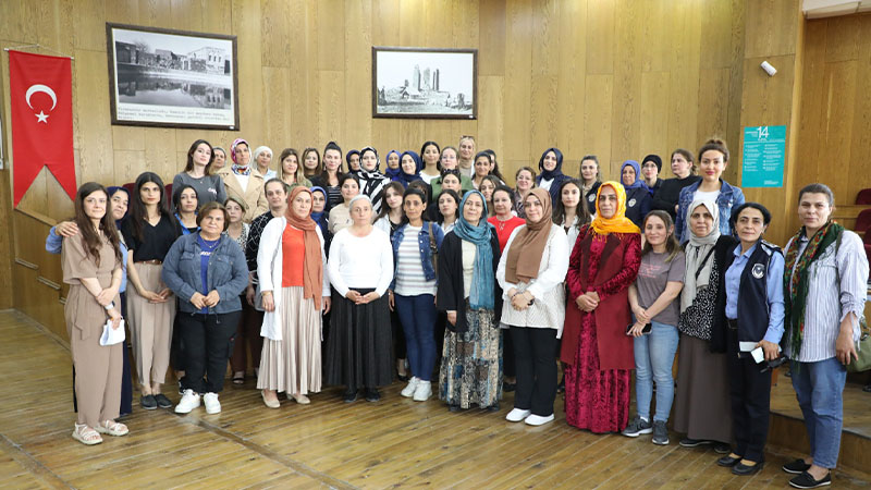 Eşbaşkan Yorgun kadın çalışanlarla bir araya geldi