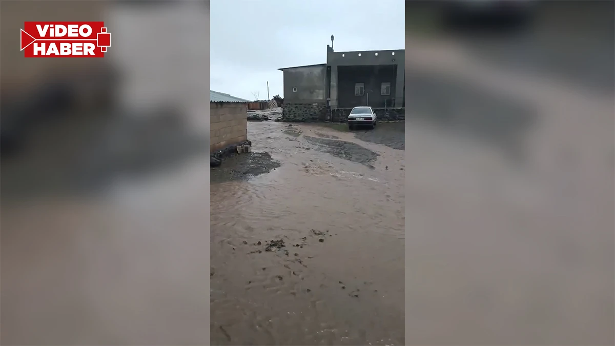 Şanlıurfa'da sağanak hayatı felç etti: Yollar sular arasında kaldı