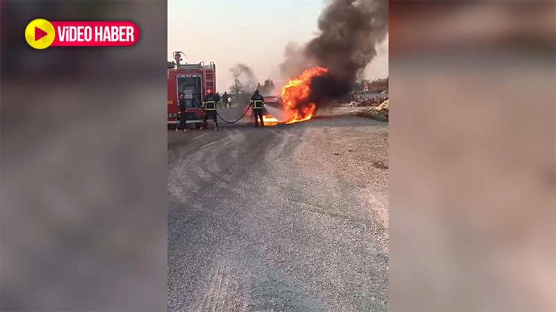 Şanlıurfa’da seyir halindeki otomobil alev alev yandı! Sürücü yaralandı
