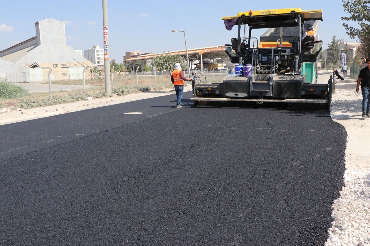 Viranşehir’de Stadyum Caddesi asfaltlanıyor