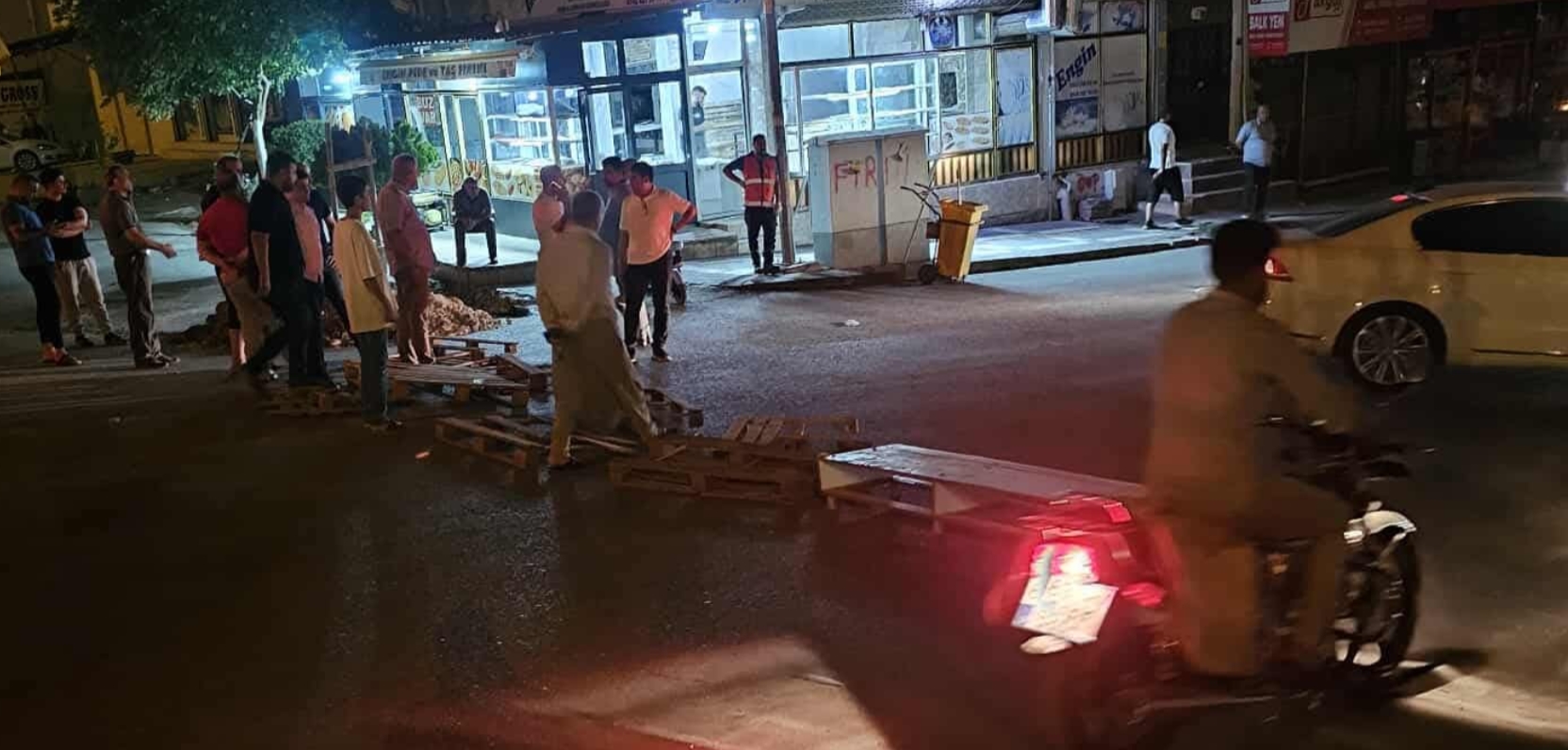Elektrik kesintisi için mahalleli sokağa döküldü! Acil çözüm çağrısı