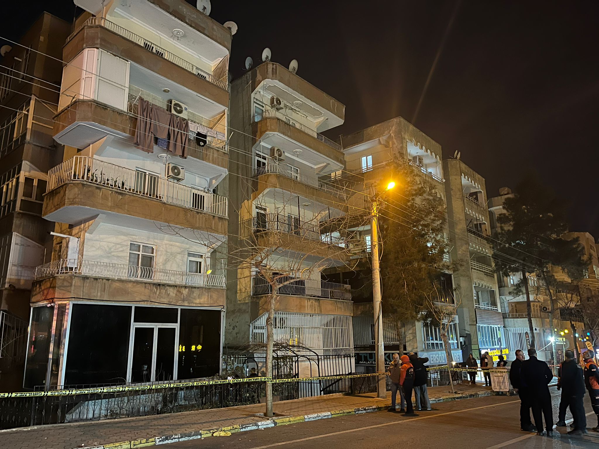 Şanlıurfa'da bina boşaltıldı! Yıkılma tehlikesi iddiası...