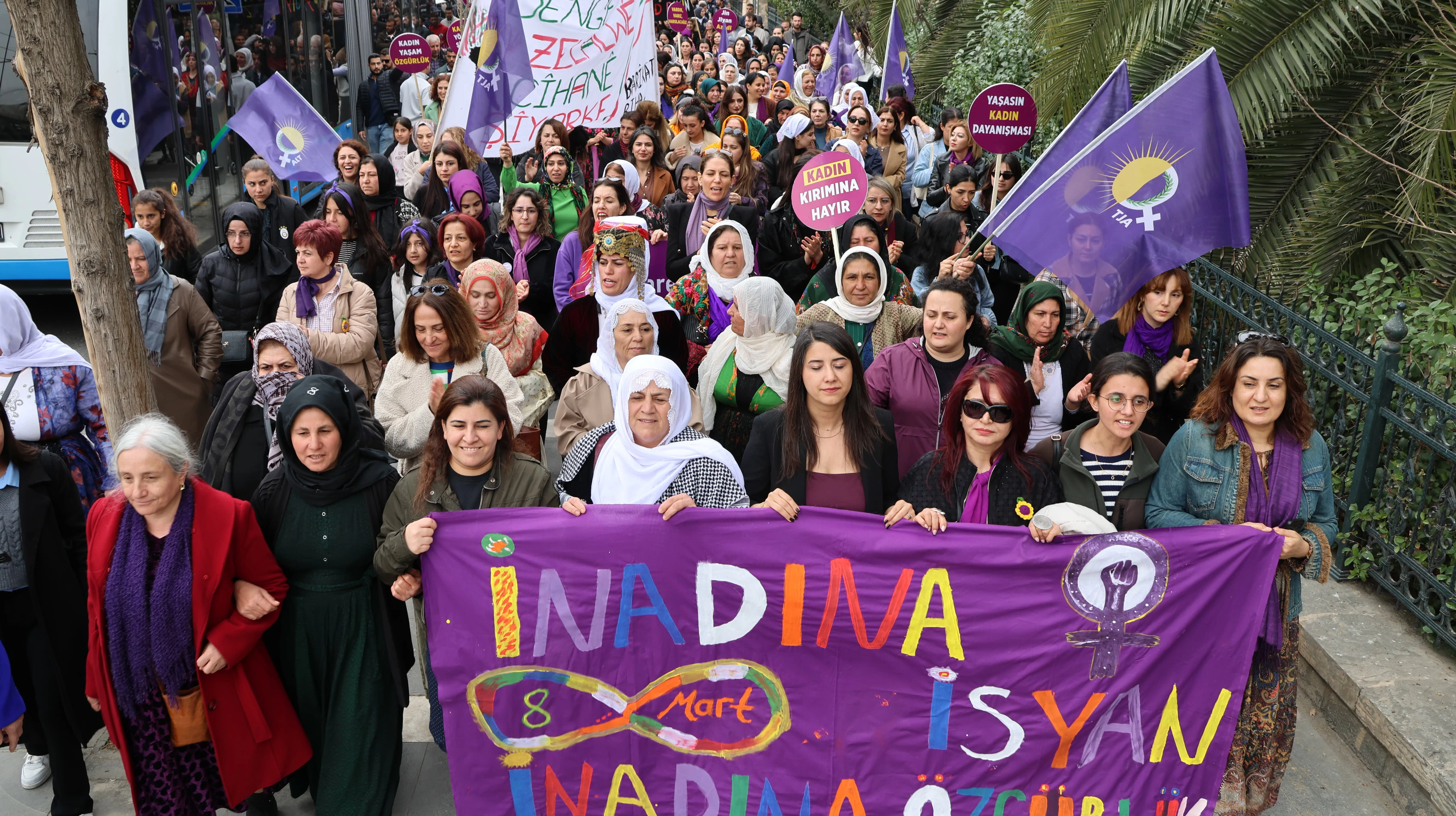 Şanlıurfa’da kadınlar 8 Mart’ta haykırdı: İnadına isyan, inadına özgürlük