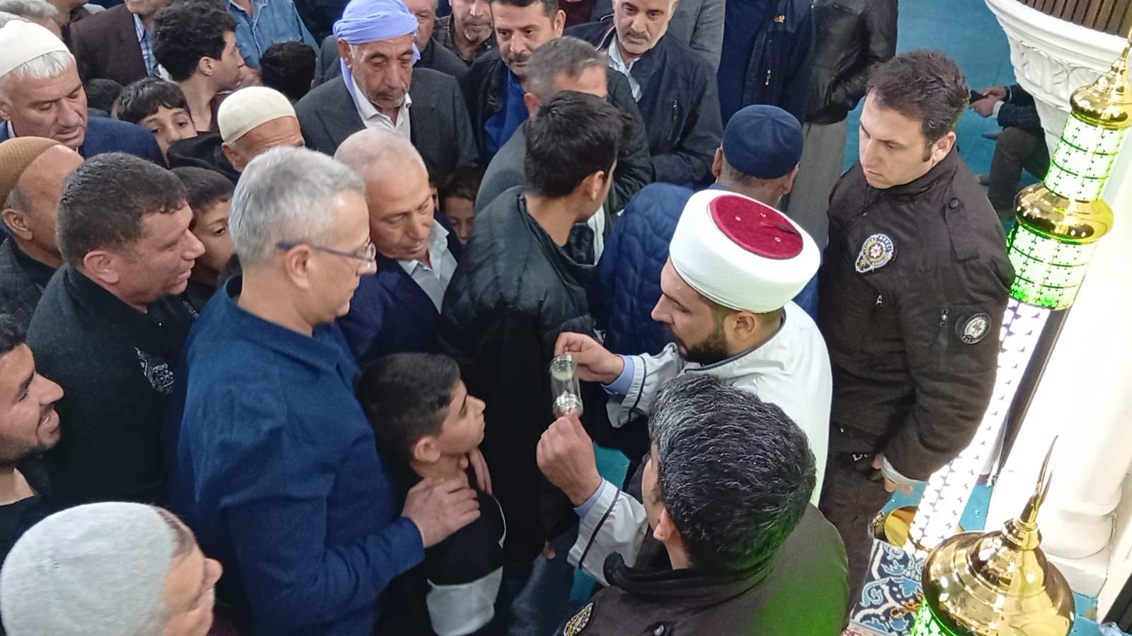 Şanlıurfa'da Kadir Gecesi'nde Sakal-ı Şerif yoğunluğu... Camide ziyarete açıldı