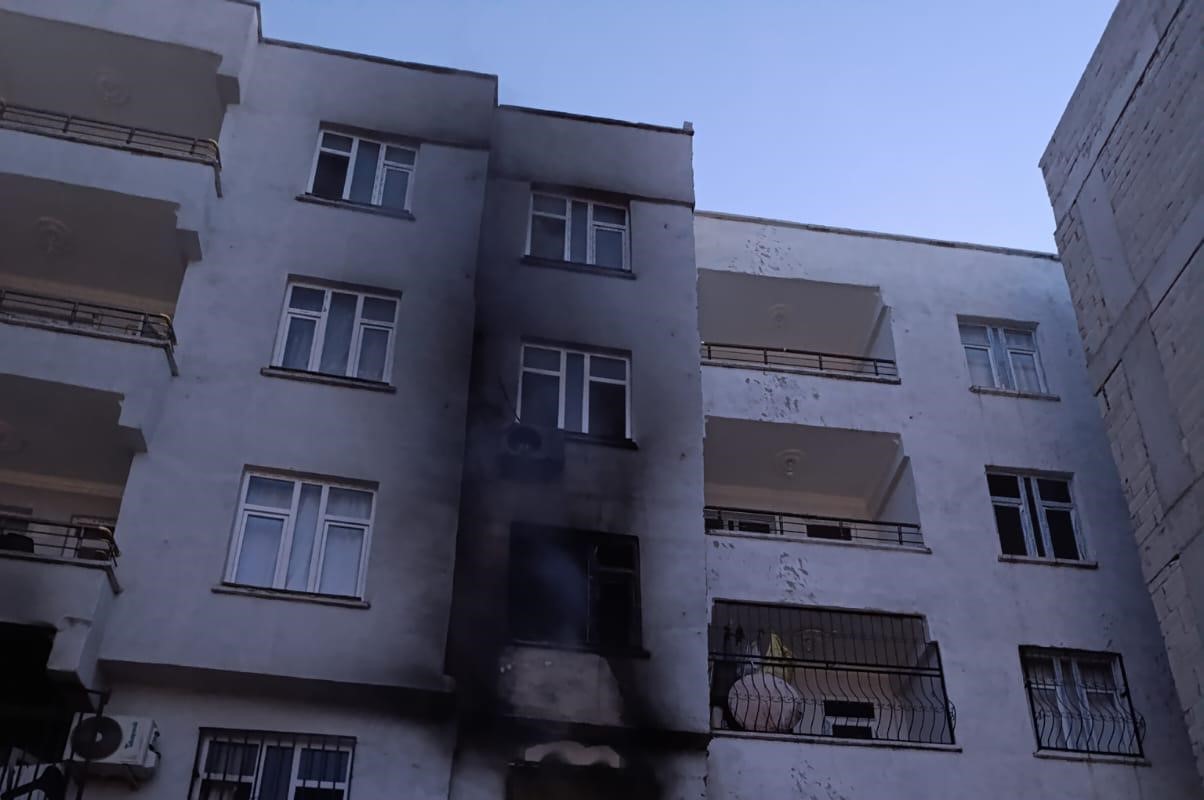 Şanlıurfa'da korkutan ev yangını... Ekiplerden müdahale