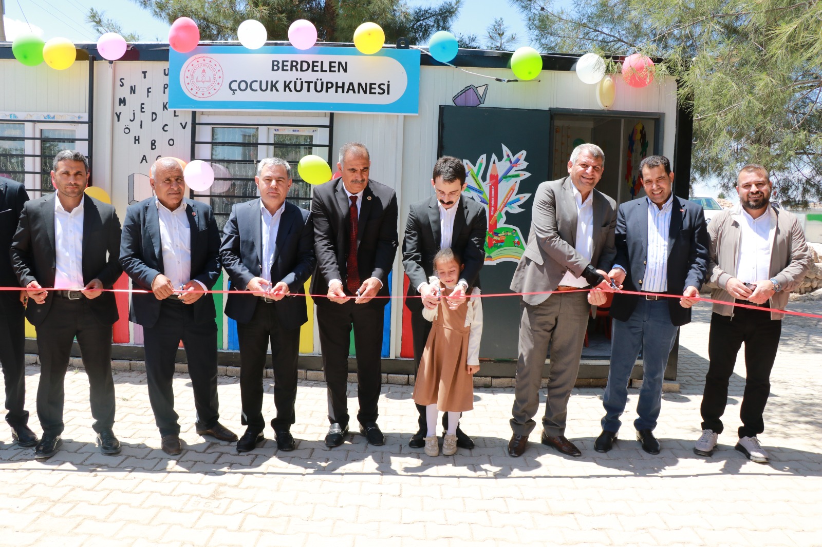 Şanlıurfa'da vefa örneği! Mezun olduğu okula ölümsüz bir hediye ile döndü