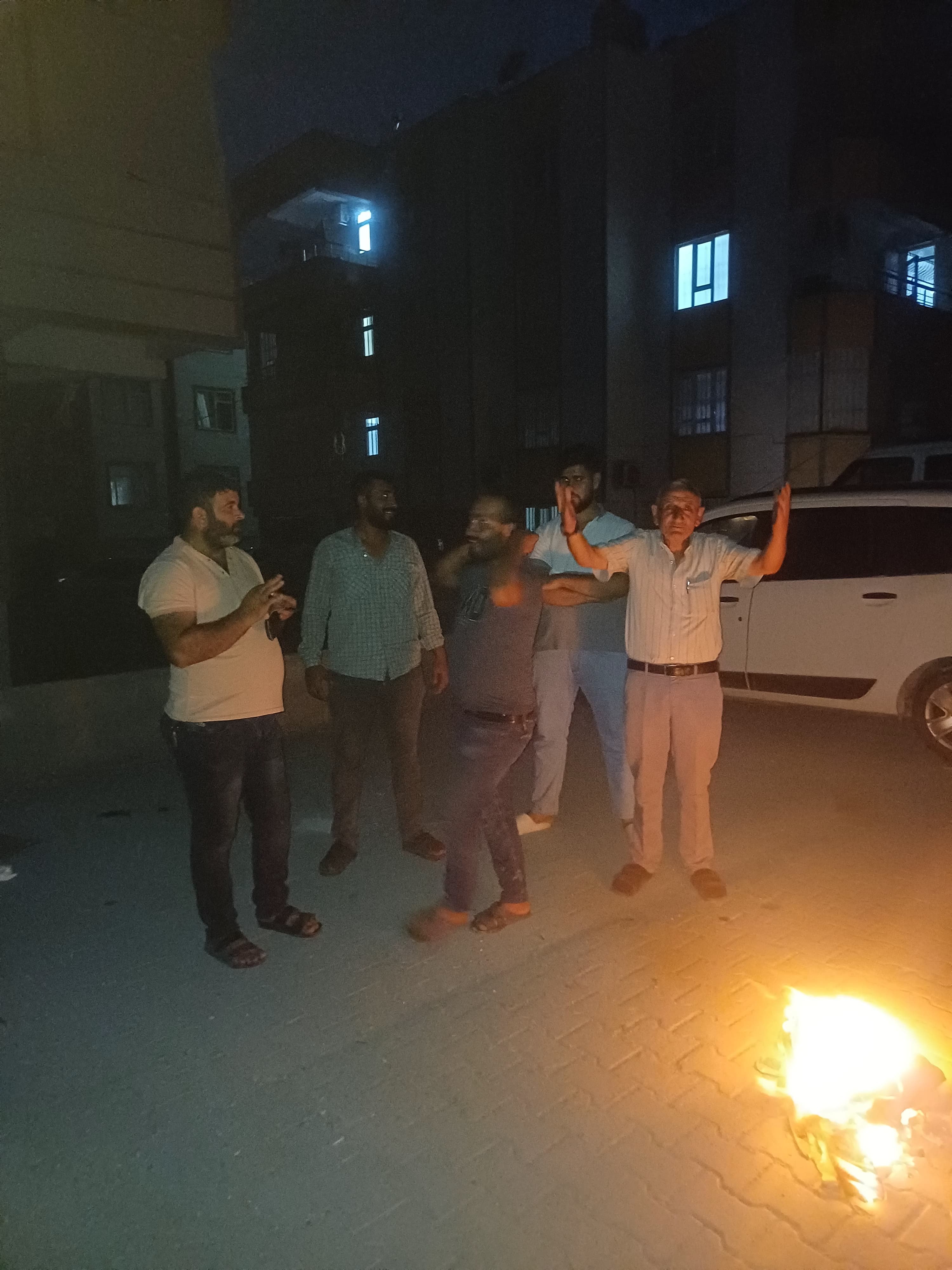 Şanlıurfa'da elektrik kesintisi çileden çıkarttı! Nöbet tutmaya başladılar...