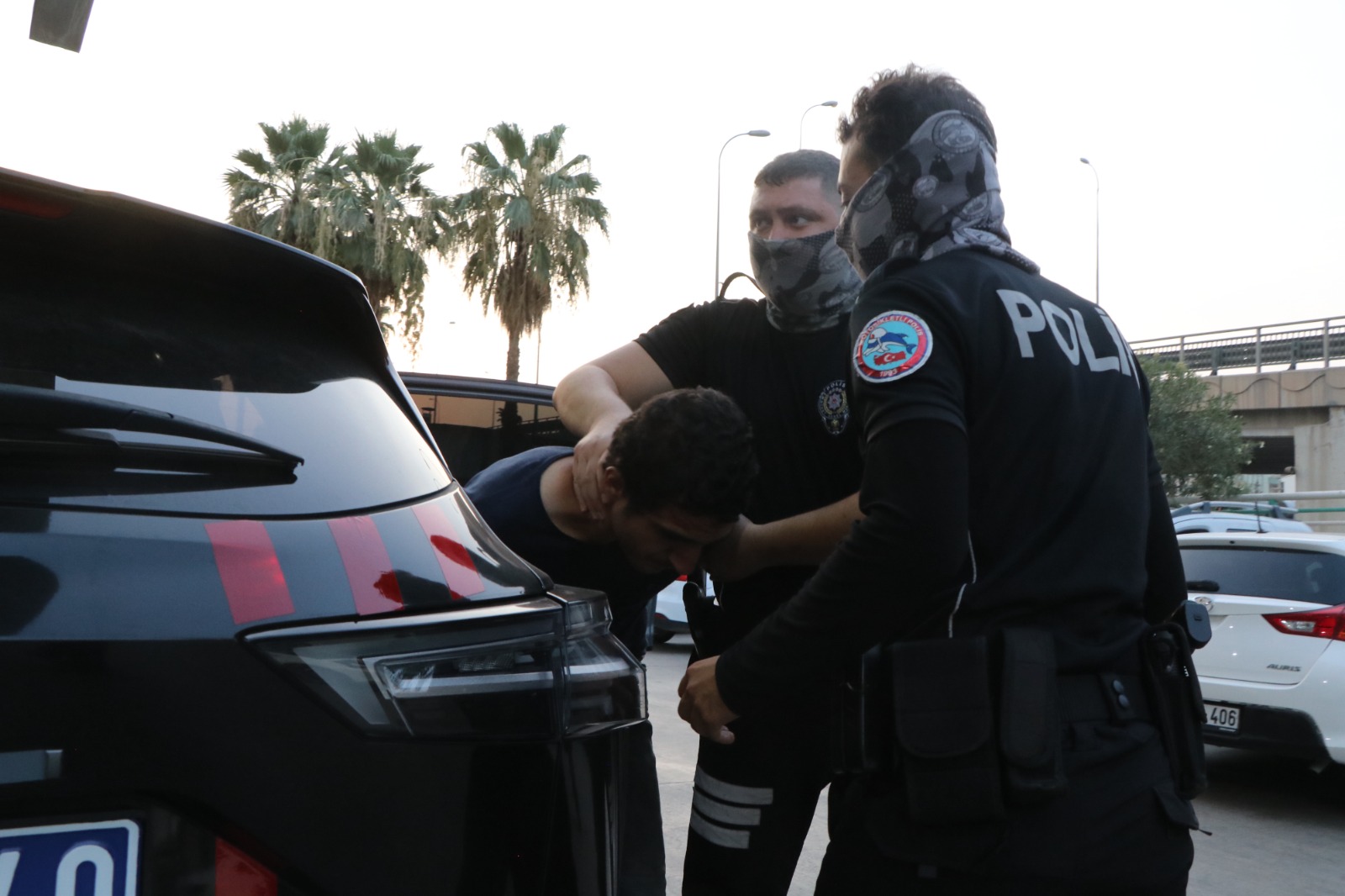 Şanlıurfa'da başhekim yardımcısına bıçaklı saldırı kameralarda! İşte o anlar