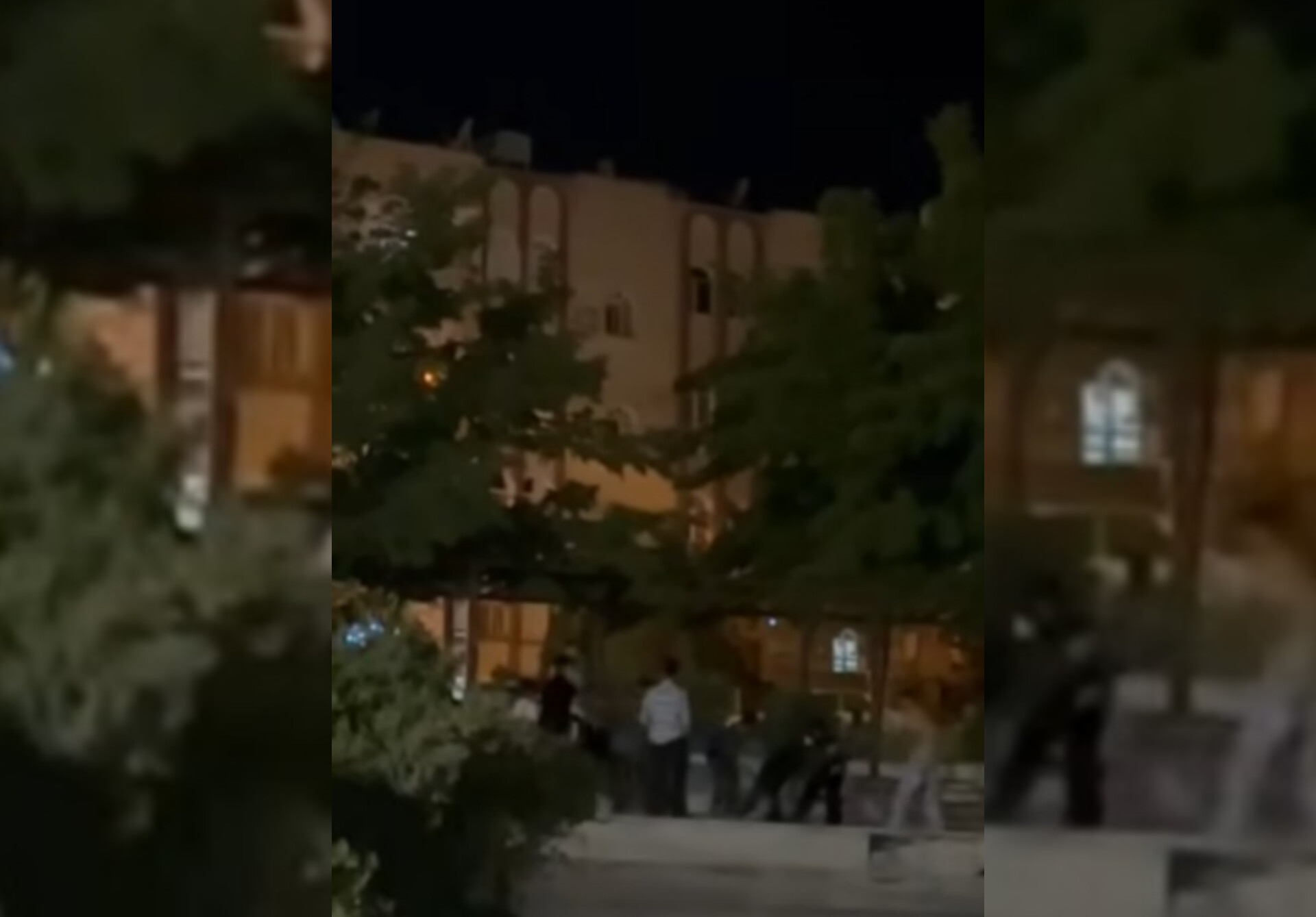 Şanlıurfa'da kavga kameralarda! Gençler parkta birbirlerine girdi