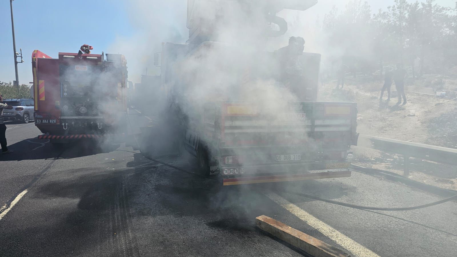 Şanlıurfa-Mardin yolunda araç yangını paniğe yol açtı!