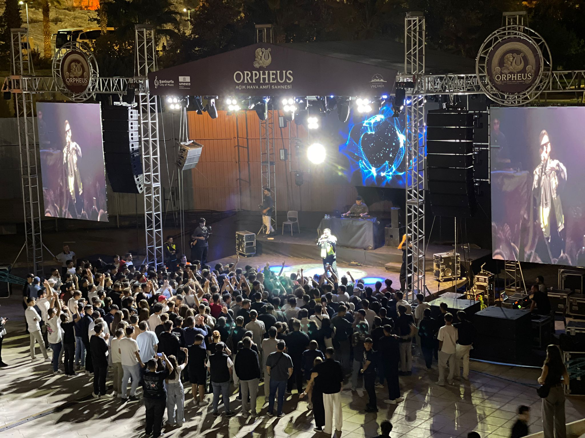 Şanlıurfa'da rap konseri... Gençlerin coşkulu anları