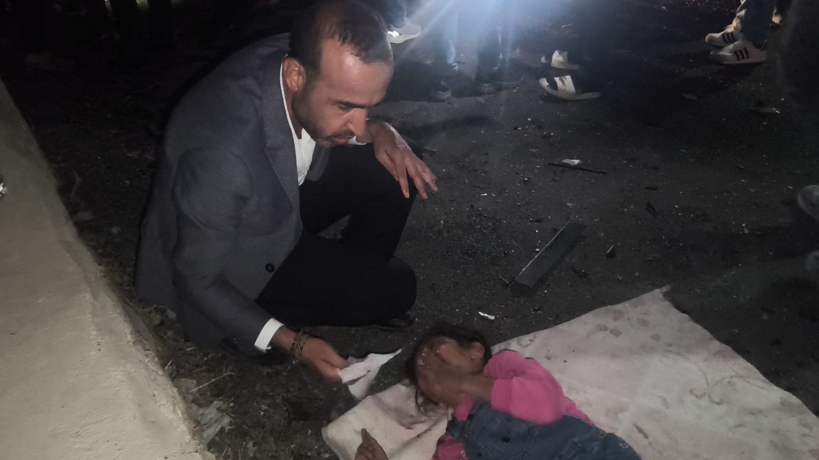 Şanlıurfa'daki kazada ilk müdahale milletvekilinden... Minibüs ile otomobil çarpıştı