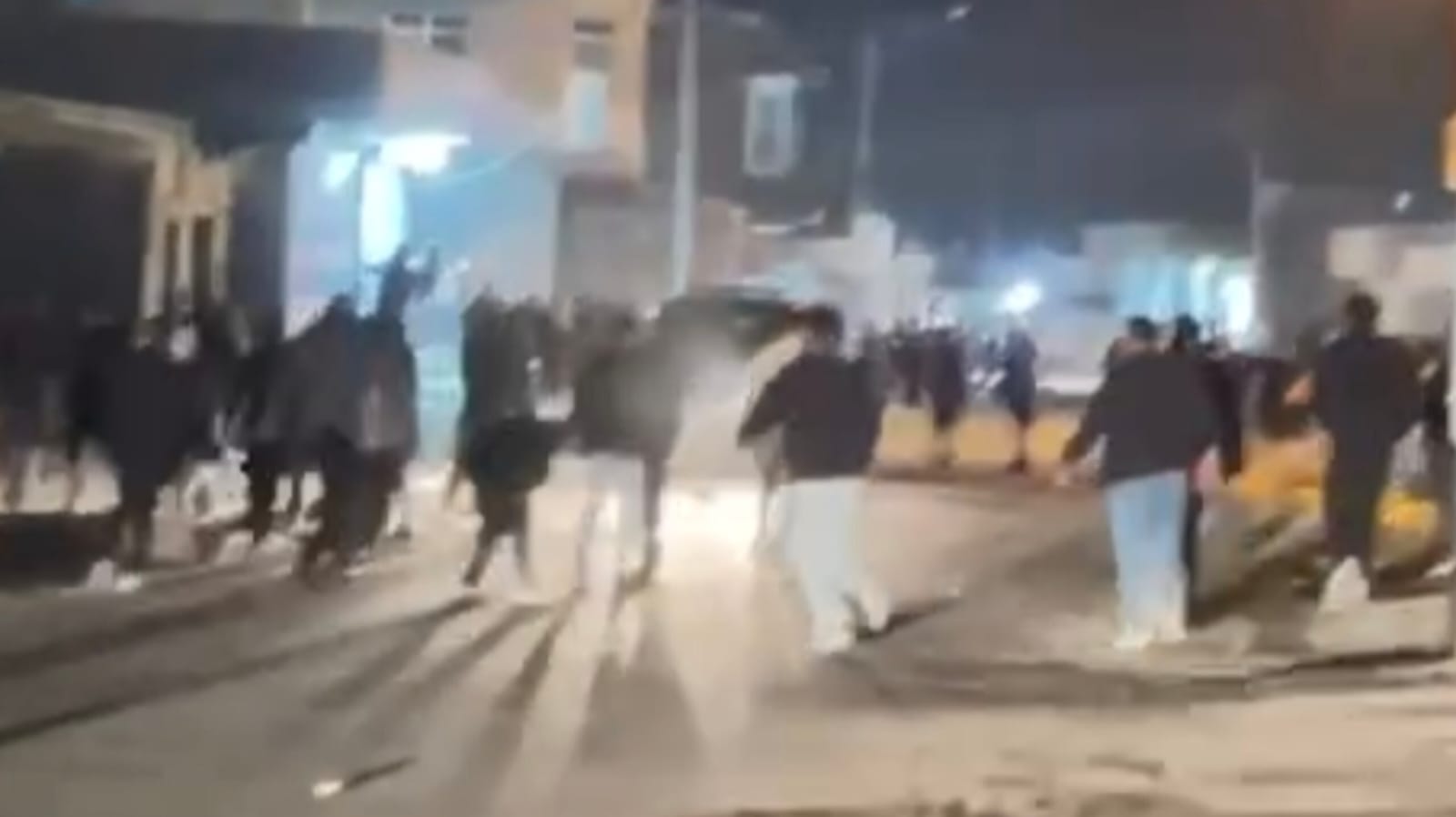 Çocuklar başlattı, aileler büyüttü! Şanlıurfa'da savaş alanına dönen kavganın görüntüleri...