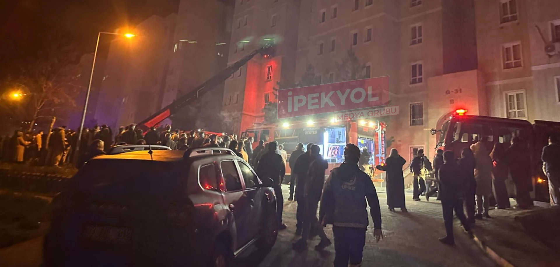 Şanlıurfa'da apartmanda korkutan patlama: Yangın çıktı, vatandaşlar tahliye ediliyor