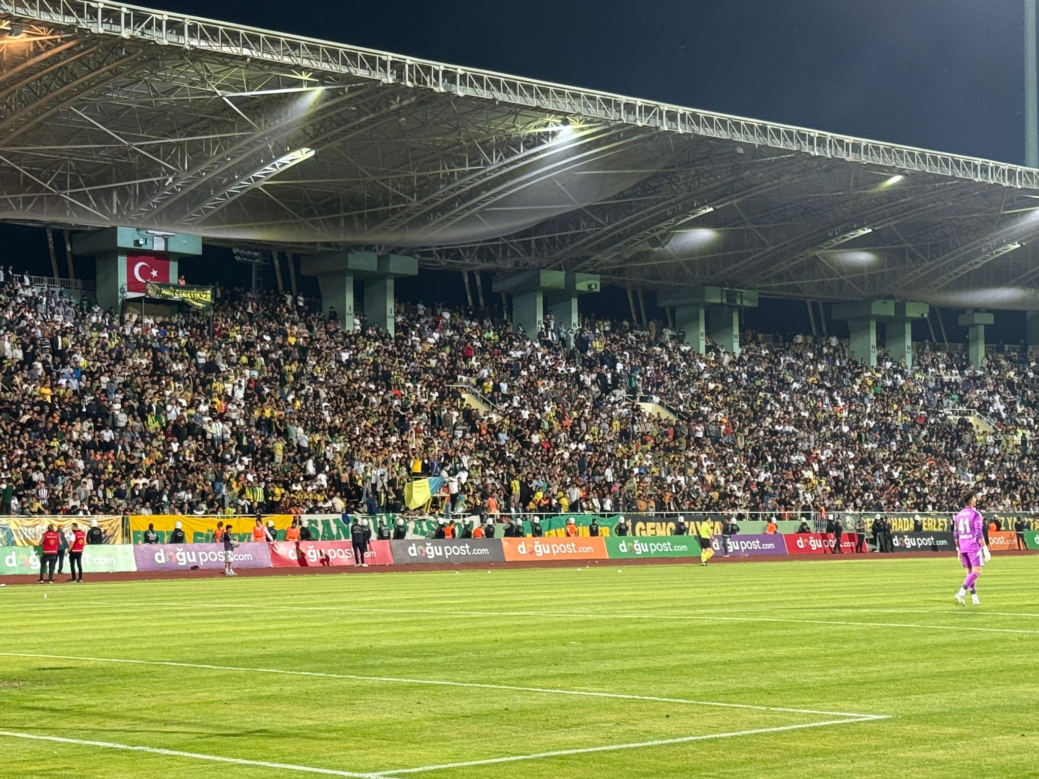 Şanlıurfaspor'a tam destek: Taraftar ve protokol tribünü tıklım tıklım