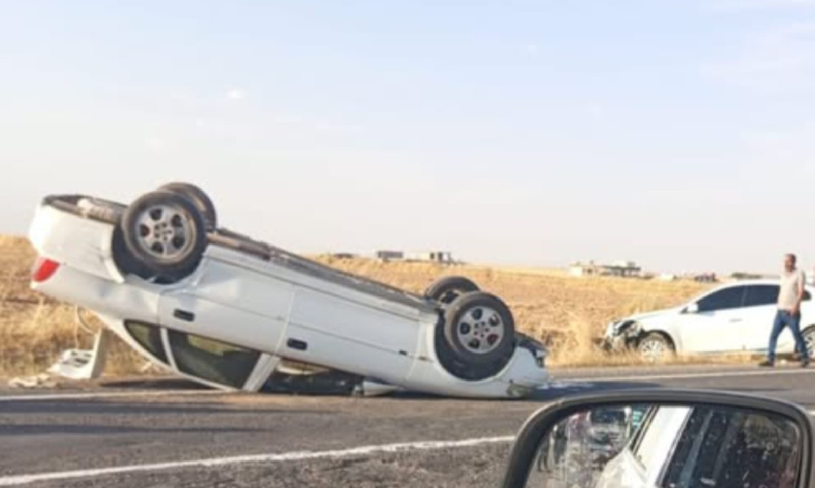 Şanlıurfa'da ilçeler arası yolda kaza! Takla attı