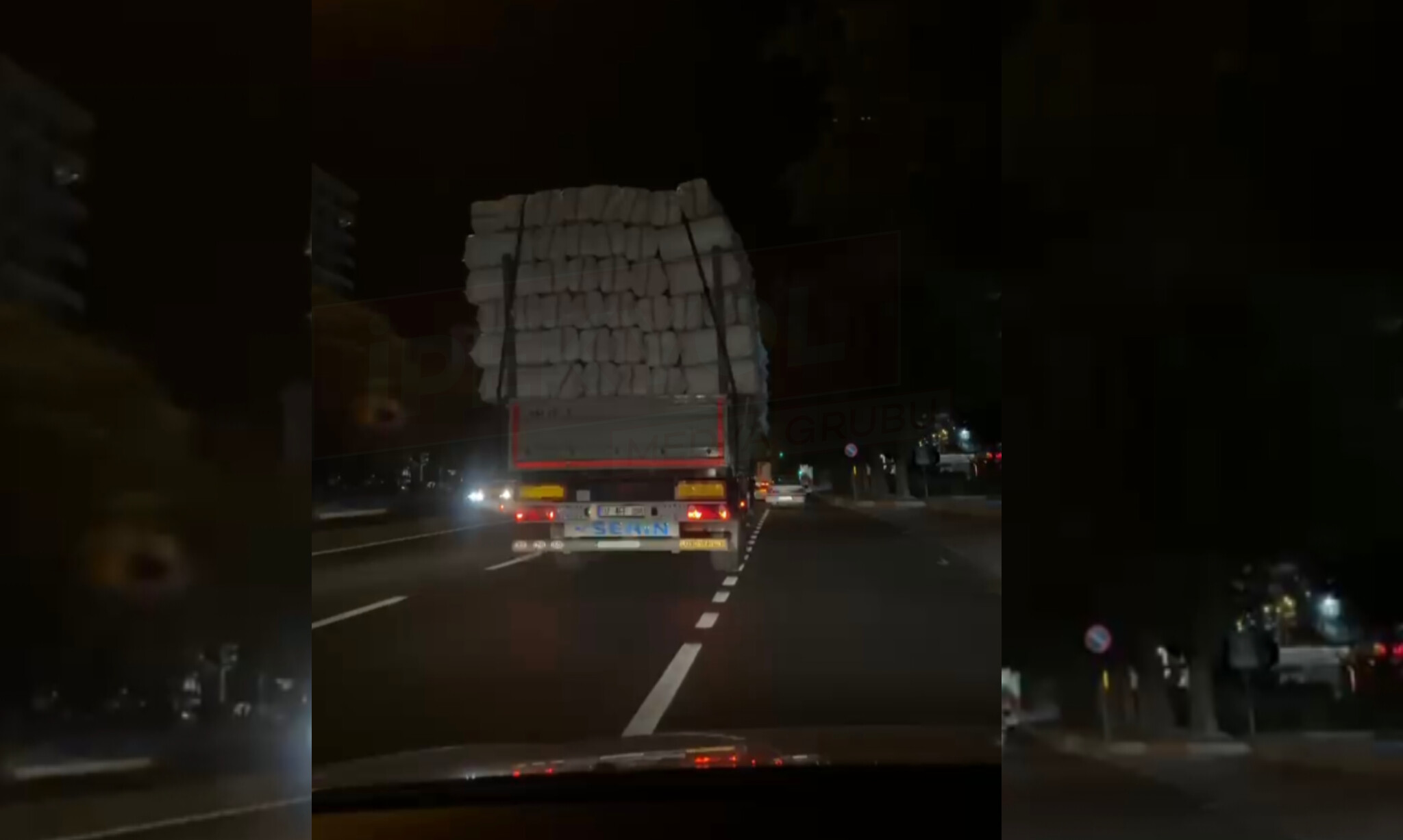 Şanlıurfa trafiğinde görüntülendi: Yükü kendinden ağır!