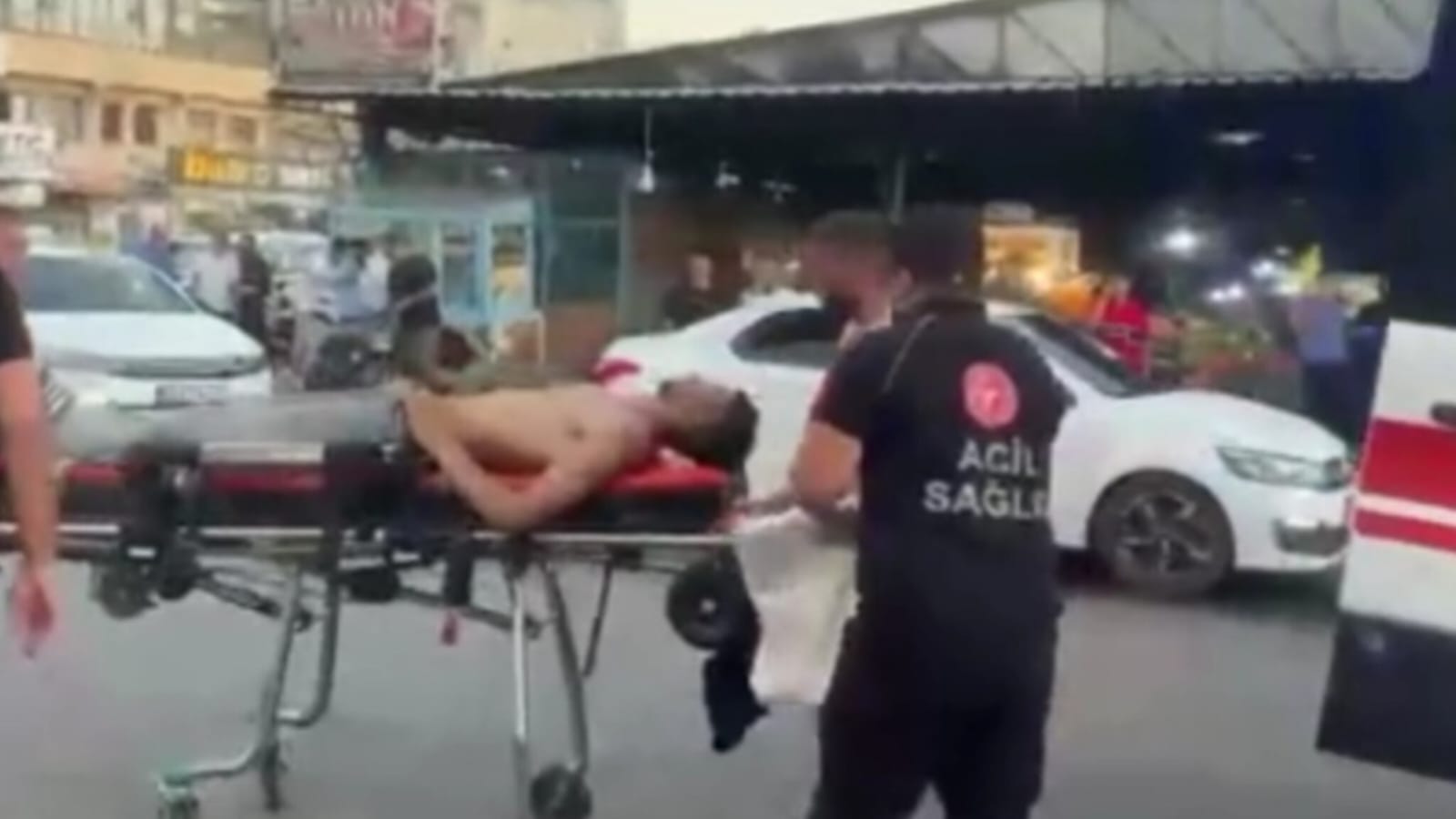 Şanlıurfa'nın ilçesinde kavga: Bir kişi bıçaklandı!