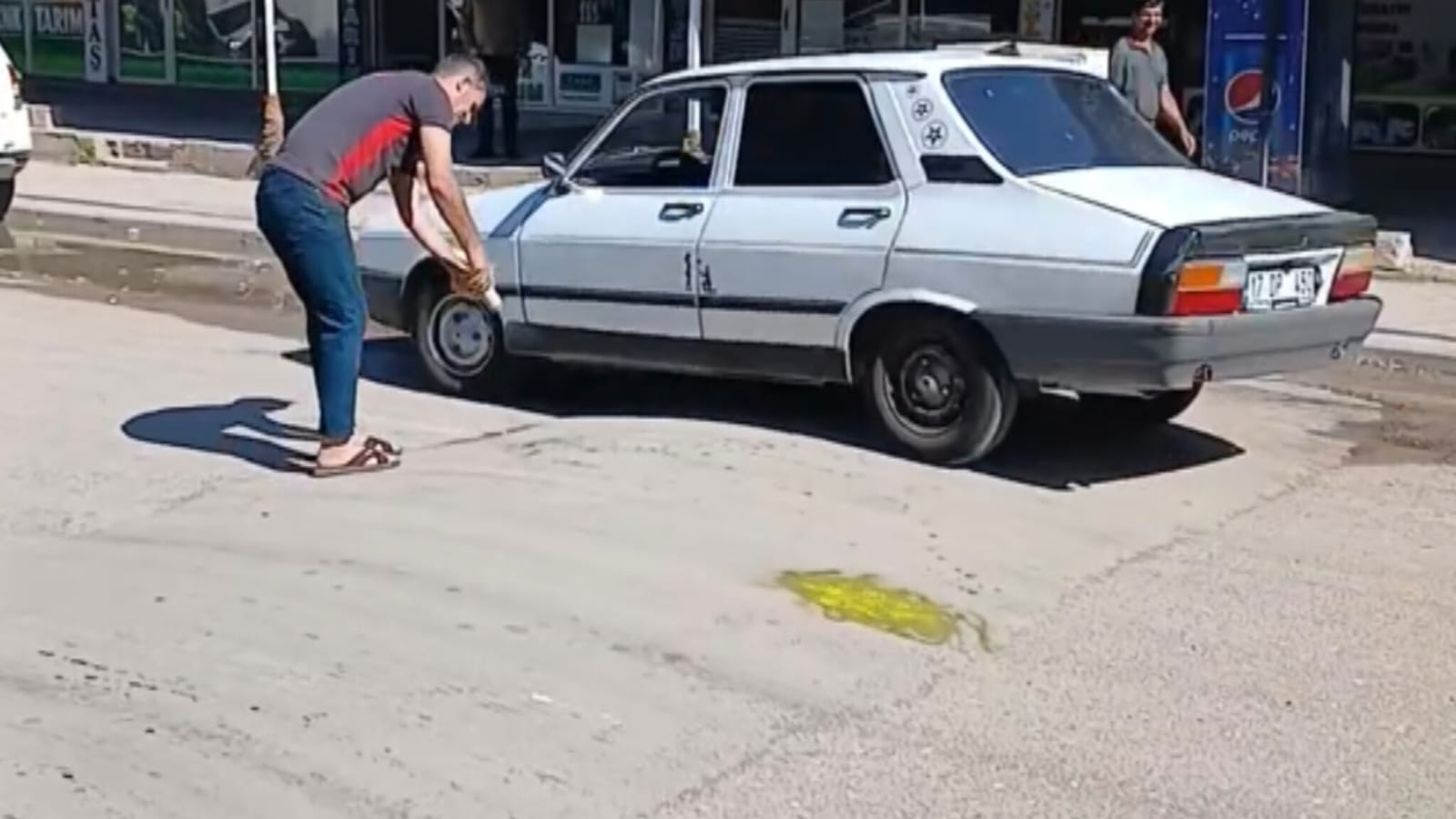 Şanlıurfa'da vatandaş yola renk kattı! Belediyeye çağrı...
