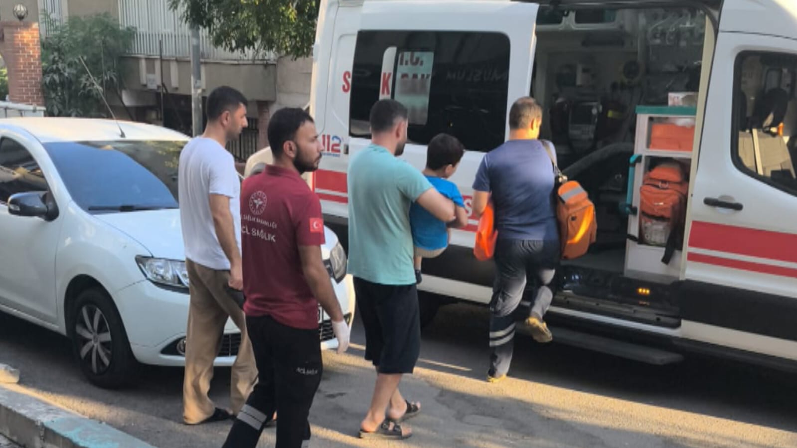 Şanlıurfa'da asansörde endişeli dakikalar... Ayağı sıkıştı!