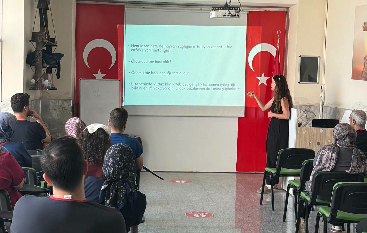 Dünya Kuduz Günü: Şanlıurfa'da sağlık çalışanlarına Kuduz Farkındalık Eğitimi