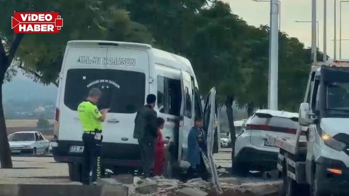 Şanlıurfa’da 3 aracın karıştığı kazada yaralılar var!