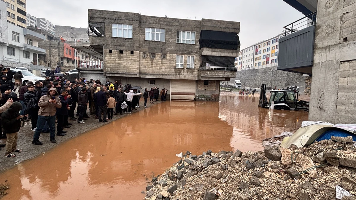 Sağanak yağış Eyyübiye’yi vurdu! Ekipler harekete geçti