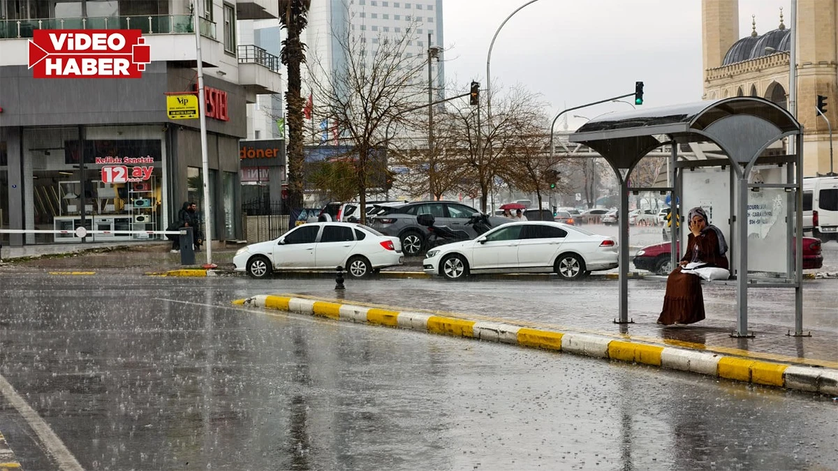 Şanlıurfa’da aniden bastırdı... Bardaktan boşanırcasına yağdı!