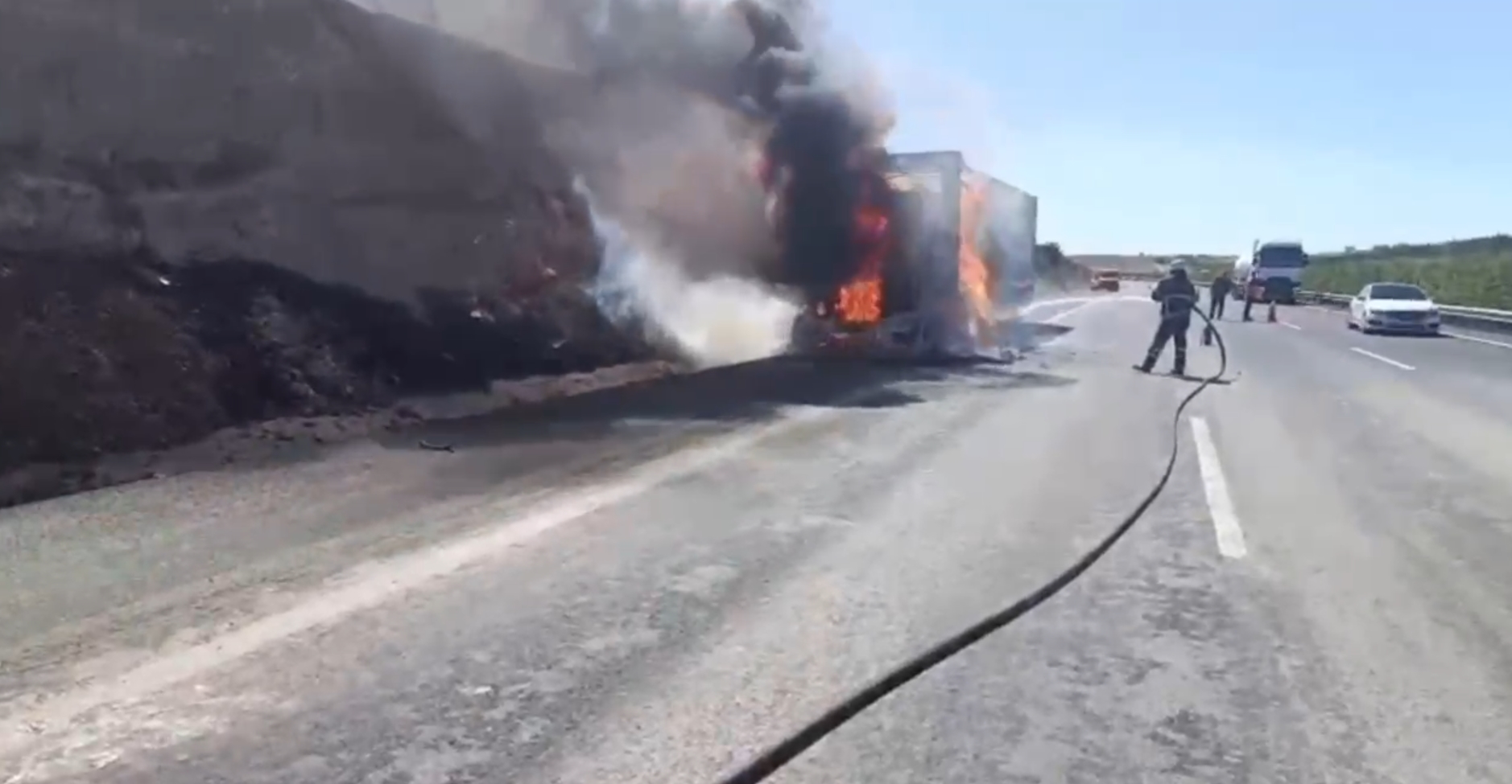 Şanlıurfa'da büyük araç yangını! O anlar kaydedildi...