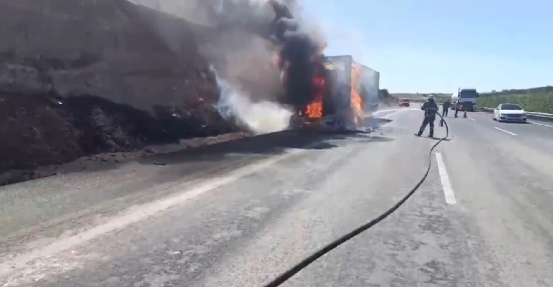 Şanlıurfa'da büyük araç yangını! O anlar kaydedildi...