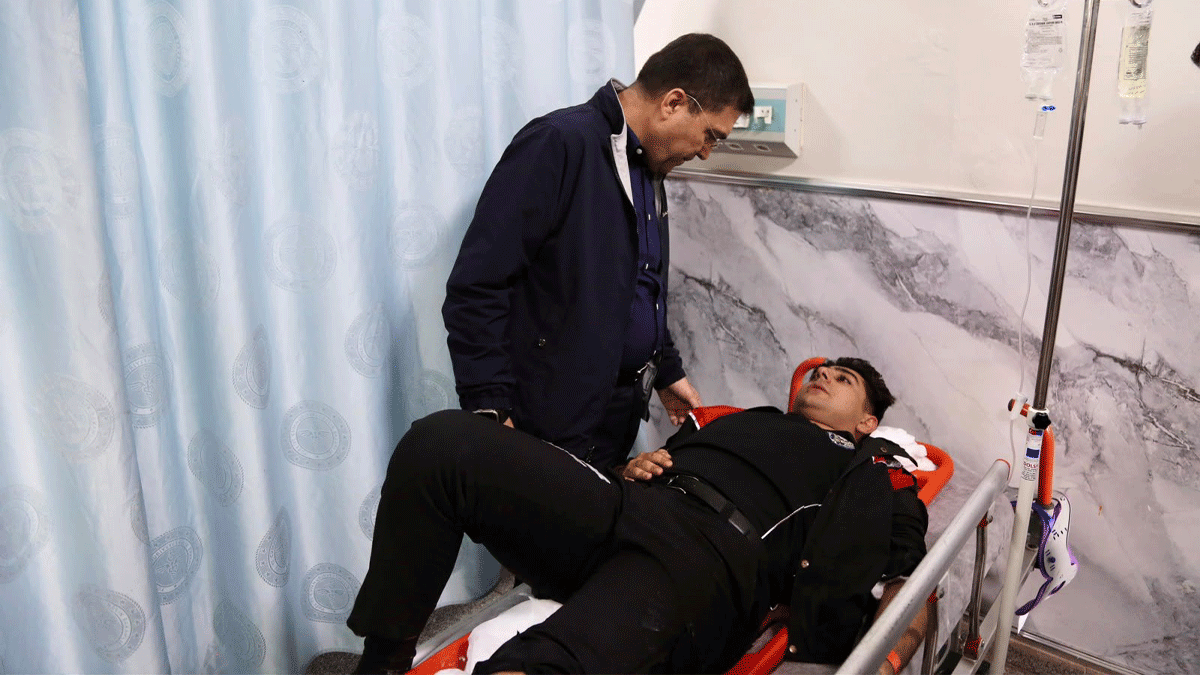 Şanlıurfa’da kazada yaralanan polisleri Müdür Aksoy ziyaret etti