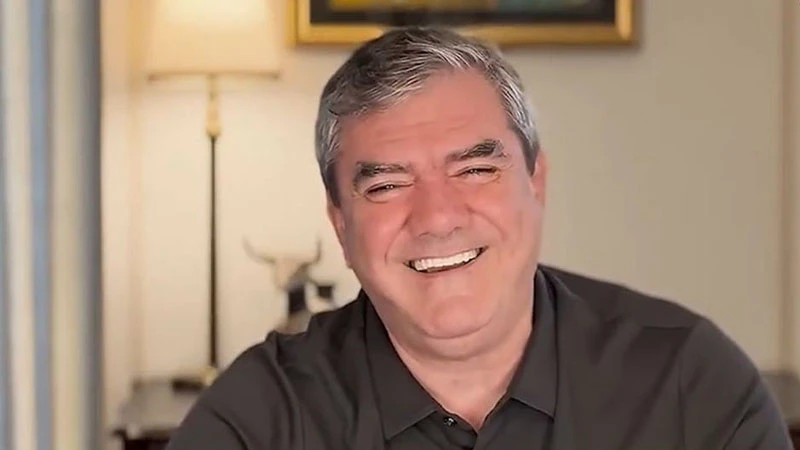 Şanlıurfa'da muhtar adayı vaatleriyle kahkahaya boğdu: "Sene 2024, mahallede yol bile yok!"